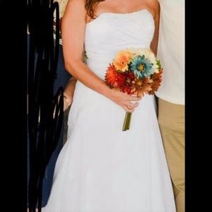 Strapless A-line chiffon wedding dress. Size 10.